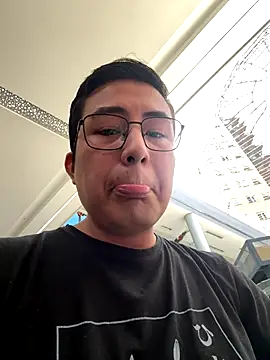 Snapshot of andrewmhilton_ chatting on January 7, 6:02 pm andrewmhilton online show from January 7, 6:02 pm