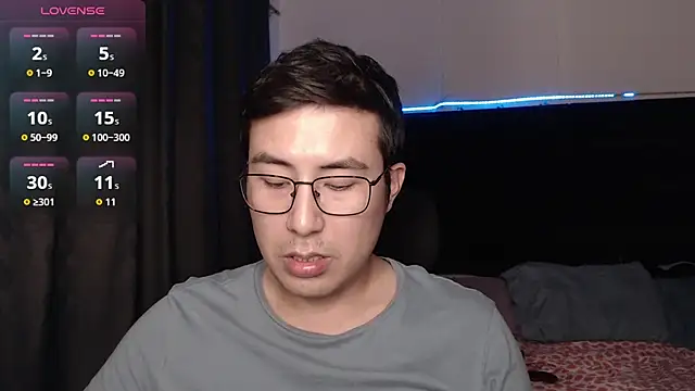 Snapshot of andrewmhilton_ chatting on January 19, 6:39 am andrewmhilton online show from January 19, 6:39 am