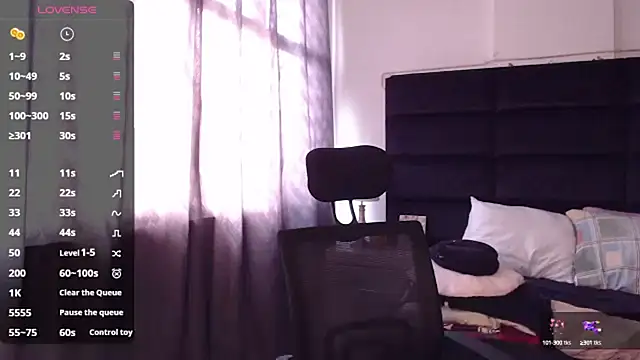 Snapshot of andrewmhilton_ chatting on September 13, 5:24 pm andrewmhilton online show from September 13, 5:24 pm