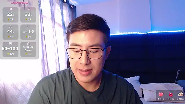 Snapshot of andrewmhilton_ chatting on July 13, 7:02 pm andrewmhilton online show from July 13, 7:02 pm