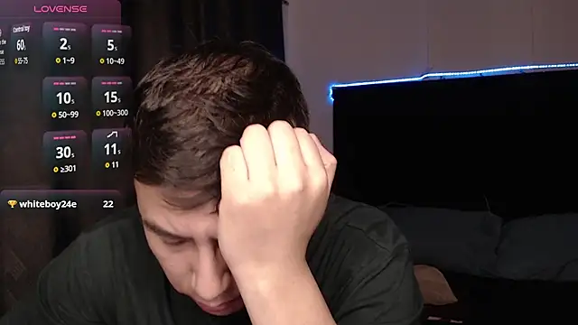 Snapshot of andrewmhilton_ chatting on February 4, 8:09 am andrewmhilton online show from February 4, 8:09 am