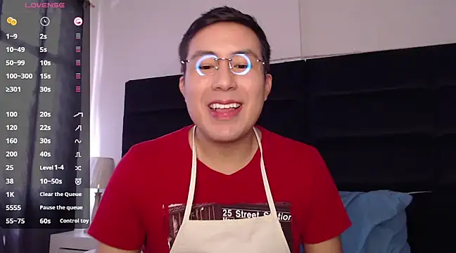 Snapshot of andrewmhilton_ chatting on March 19, 7:06 pm andrewmhilton online show from March 19, 7:06 pm