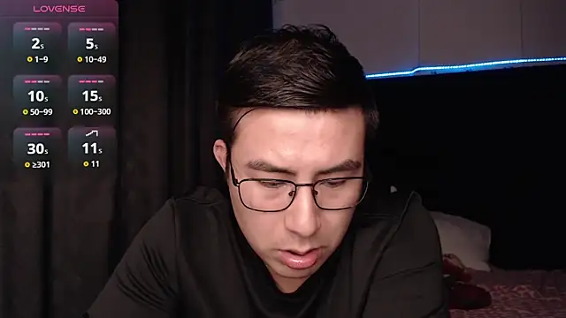 Snapshot of andrewmhilton_ chatting on February 16, 6:01 am andrewmhilton online show from February 16, 6:01 am