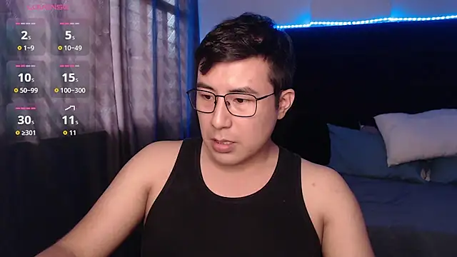 Snapshot of andrewmhilton_ chatting on February 26, 9:48 pm andrewmhilton online show from February 26, 9:48 pm