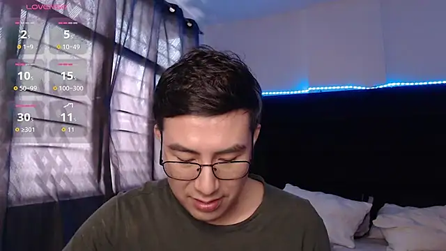 Snapshot of andrewmhilton_ chatting on June 16, 7:58 pm andrewmhilton online show from June 16, 7:58 pm