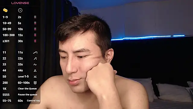 Snapshot of andrewmhilton_ chatting on November 5, 5:54 am andrewmhilton online show from November 5, 5:54 am