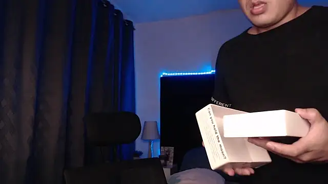 andrewmhilton  online show from May 12, 1:35 am