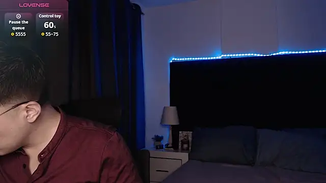 Snapshot of andrewmhilton_ chatting on June 6, 5:01 am andrewmhilton online show from June 6, 5:01 am