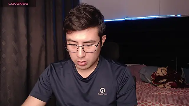 Snapshot of andrewmhilton_ chatting on January 17, 7:12 am andrewmhilton online show from January 17, 7:12 am