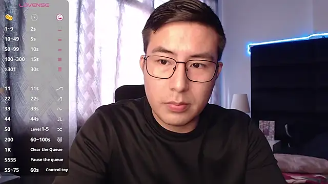 Snapshot of andrewmhilton_ chatting on October 6, 5:24 pm andrewmhilton online show from October 6, 5:24 pm