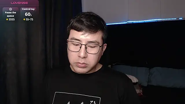 Snapshot of andrewmhilton_ chatting on February 6, 5:47 am andrewmhilton online show from February 6, 5:47 am