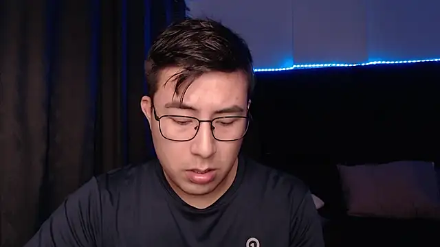 andrewmhilton  online show from March 27, 5:49 am