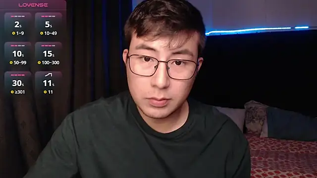 Snapshot of andrewmhilton_ chatting on December 23, 7:29 am andrewmhilton online show from December 23, 7:29 am