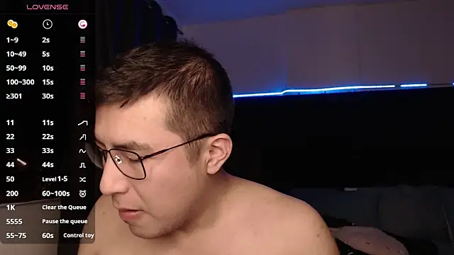 Snapshot of andrewmhilton_ chatting on October 26, 6:14 am andrewmhilton online show from October 26, 6:14 am