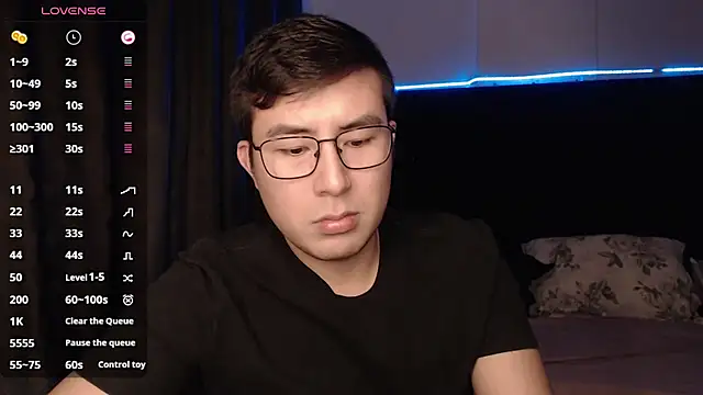 Snapshot of andrewmhilton_ chatting on November 19, 6:24 am andrewmhilton online show from November 19, 6:24 am