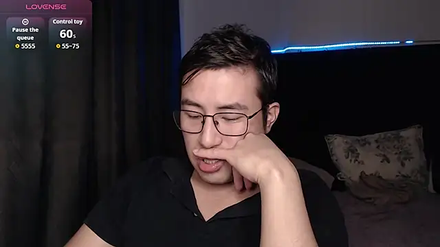 Snapshot of andrewmhilton_ chatting on January 12, 6:31 am andrewmhilton online show from January 12, 6:31 am