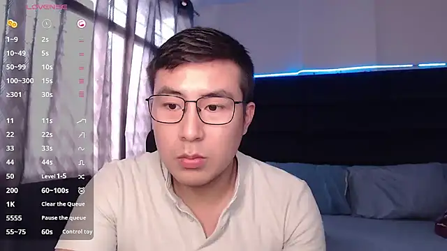 Snapshot of andrewmhilton_ chatting on November 3, 8:56 pm andrewmhilton online show from November 3, 8:56 pm