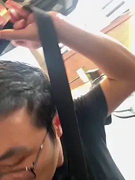 Snapshot of andrewmhilton_ chatting on January 14, 10:02 pm andrewmhilton online show from January 14, 10:02 pm