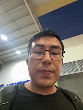 andrewmhilton  online show from March 18, 11:37 pm