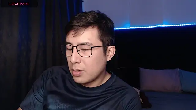 Snapshot of andrewmhilton_ chatting on February 22, 8:06 am andrewmhilton online show from February 22, 8:06 am