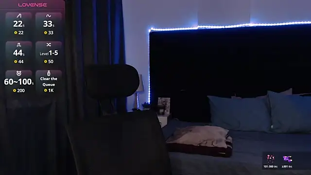 Snapshot of andrewmhilton_ chatting on February 25, 12:00 am andrewmhilton online show from February 25, 12:00 am