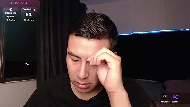 Snapshot of andrewmhilton_ chatting on February 3, 6:22 am andrewmhilton online show from February 3, 6:22 am