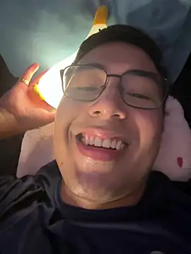 Snapshot of andrewmhilton_ chatting on February 10, 7:29 am andrewmhilton online show from February 10, 7:29 am