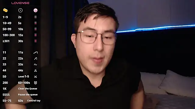 Snapshot of andrewmhilton_ chatting on October 4, 5:53 am andrewmhilton online show from October 4, 5:53 am