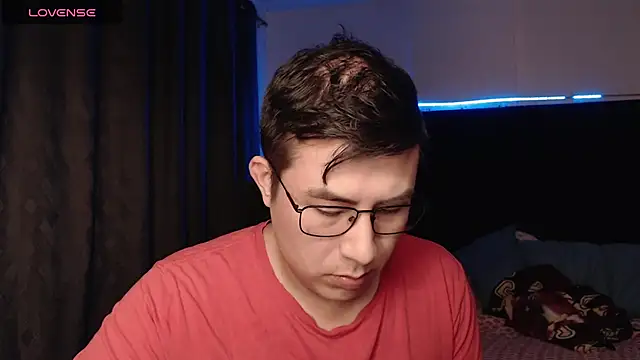 Snapshot of andrewmhilton_ chatting on December 20, 7:22 am andrewmhilton online show from December 20, 7:22 am