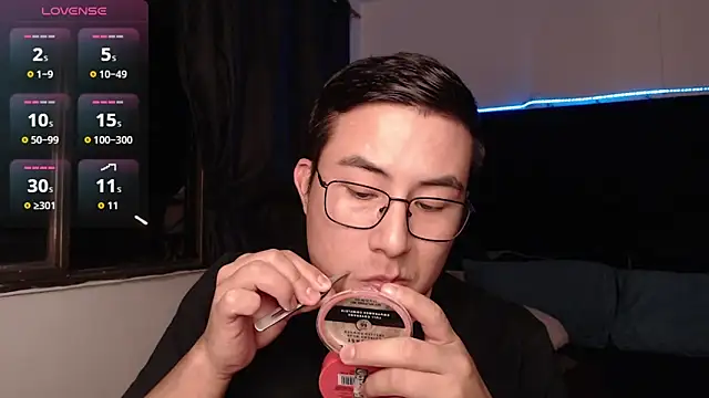 Snapshot of andrewmhilton_ chatting on February 9, 6:00 am andrewmhilton online show from February 9, 6:00 am