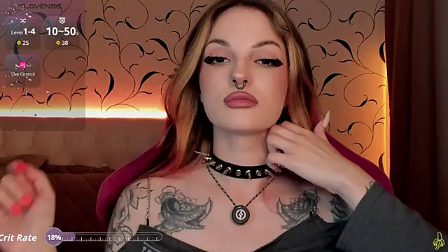 Snapshot of BratzieDarsie chatting on October 1, 9:47 am BratzieDarsie online show from October 1, 9:47 am