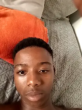 Snapshot of BLACK_BOTTOM03 chatting on November 28, 10:37 am BLACK BOTTOM03 online show from November 28, 10:37 am