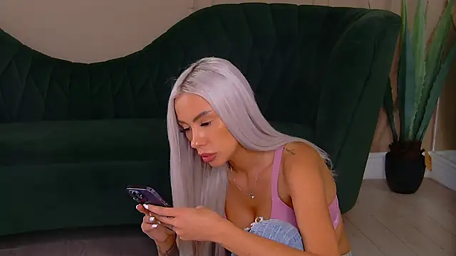 Bailey Rush online show from September 15, 2:28 pm