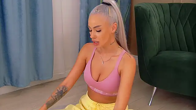 Bailey Rush online show from October 12, 2:40 pm