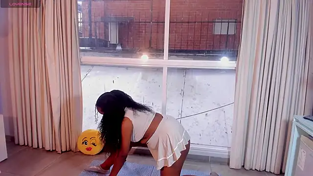 ElizabethBell  online show from February 1, 10:08 pm