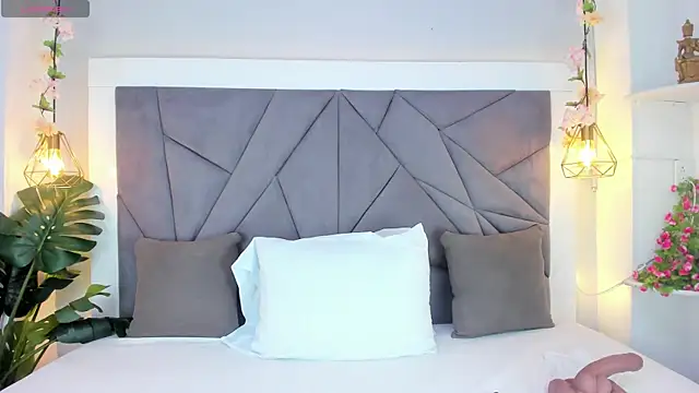 Snapshot of KiarhaTrixie chatting on September 9, 11:19 am KiarhaTrixie online show from September 9, 11:19 am