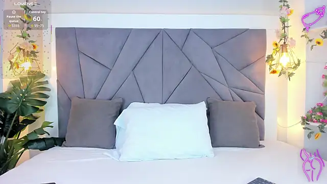 Snapshot of KiarhaTrixie chatting on November 11, 3:12 am KiarhaTrixie online show from November 11, 3:12 am