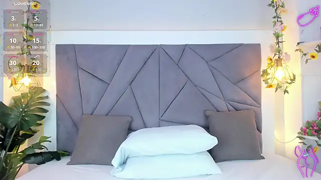 Snapshot of KiarhaTrixie chatting on December 4, 3:16 am KiarhaTrixie online show from December 4, 3:16 am