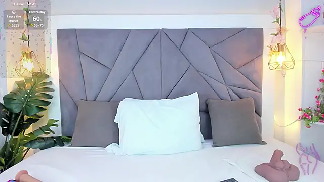 Snapshot of KiarhaTrixie chatting on October 16, 11:29 am KiarhaTrixie online show from October 16, 11:29 am