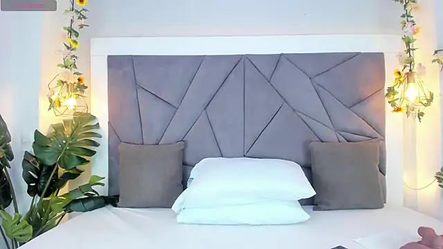 Snapshot of KiarhaTrixie chatting on November 25, 3:07 am KiarhaTrixie online show from November 25, 3:07 am