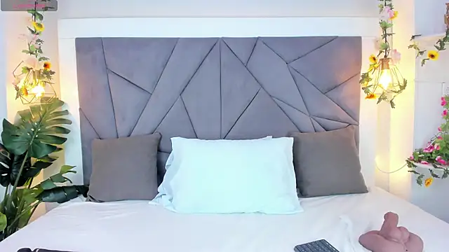 Snapshot of KiarhaTrixie chatting on November 19, 3:17 am KiarhaTrixie online show from November 19, 3:17 am