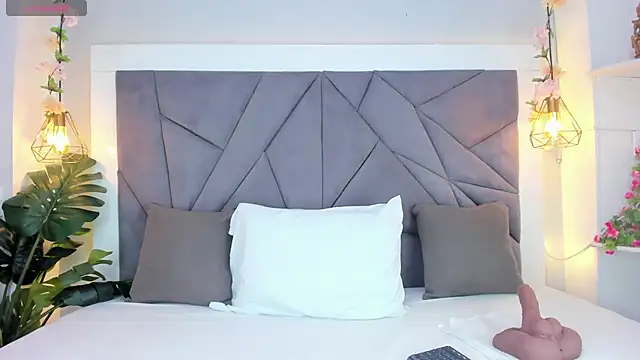 Snapshot of KiarhaTrixie chatting on October 3, 11:23 am KiarhaTrixie online show from October 3, 11:23 am