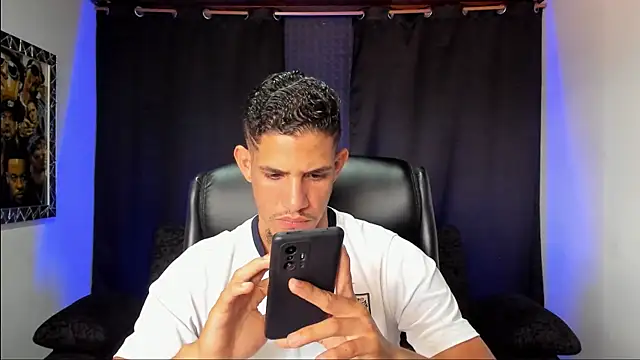 jhonnysnow17 online show from March 22, 6:42 pm