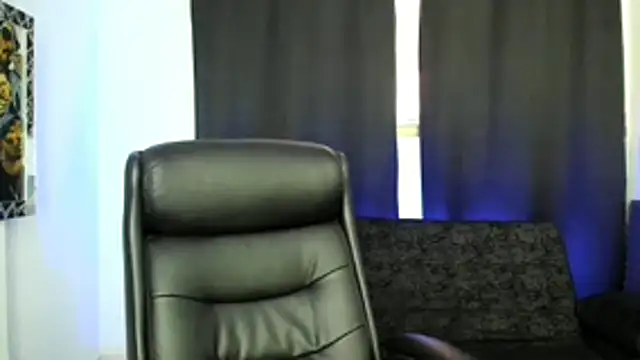 jhonnysnow17 online show from April 26, 11:13 pm