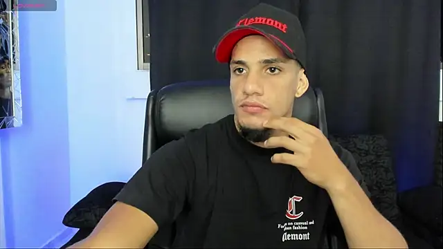 jhonnysnow17 online show from May 10, 11:39 pm