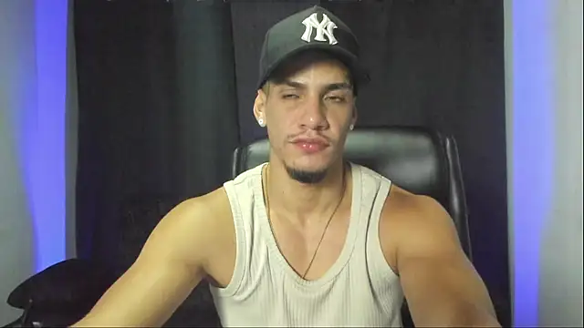 Snapshot of jhonnysnow17 chatting on October 14, 1:28 am jhonnysnow17 online show from October 14, 1:28 am