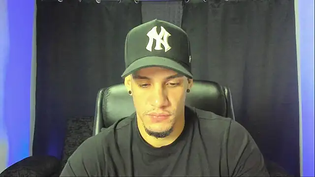 Snapshot of jhonnysnow17 chatting on September 19, 1:20 am jhonnysnow17 online show from September 19, 1:20 am