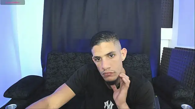 jhonnysnow17 online show from May 15, 8:45 am