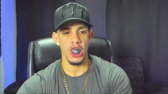 jhonnysnow17 online show from December 5, 7:29 am