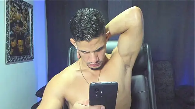 jhonnysnow17 online show from December 16, 3:22 am